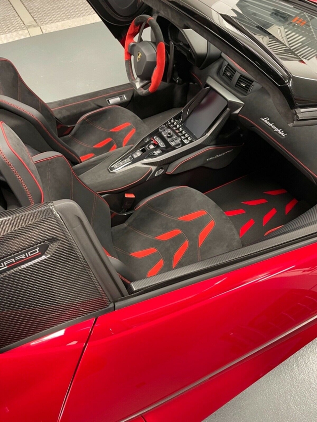 Lamborghini Centenario Roadster được rao bán hơn 100 tỷ đồng - Ảnh 6.