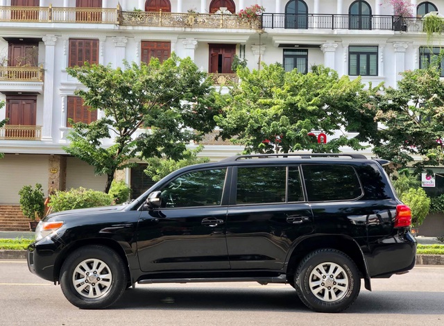 Sau 120.000km, Toyota Land Cruiser bán lại vẫn đắt hơn Mercedes-Benz GLC 300 đập hộp - Ảnh 5.