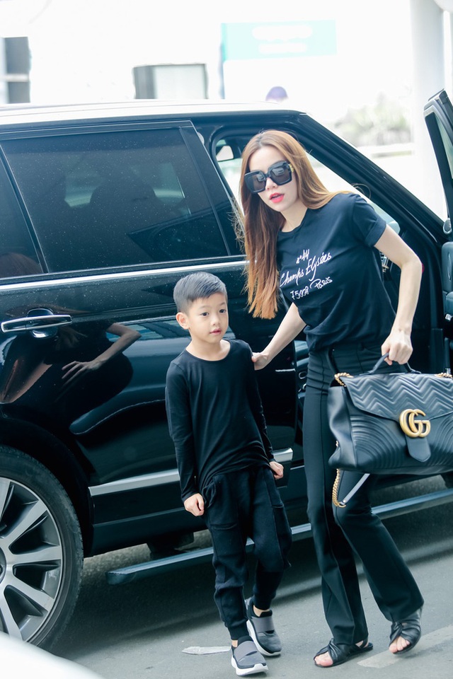 Rich kid tới trường bằng xe sang, hình ảnh bị lãng quên trong mùa khai giảng online chưa từng có tiền lệ - Ảnh 1. Rich kid tới trường bằng xe sang, hình ảnh bị lãng quên trong mùa khai giảng online chưa từng có tiền lệ - Ảnh 1.