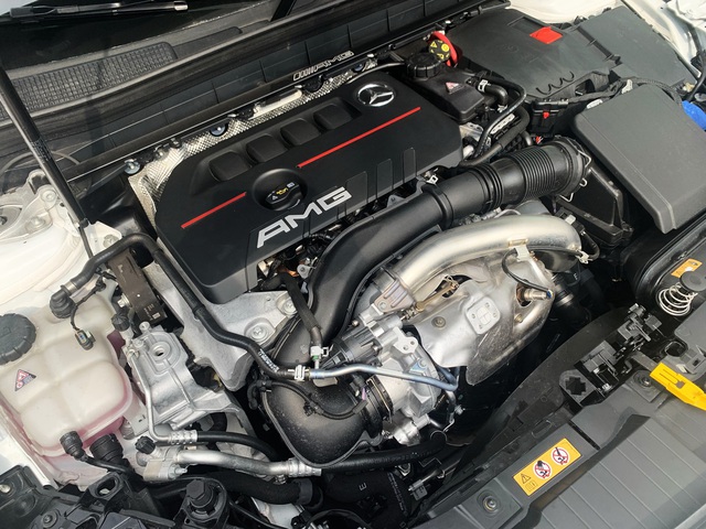 Mercedes-AMG GLB 35 ồ ạt về đại lý: SUV 7 chỗ mạnh nhất Việt Nam cho dân chơi mê tốc độ, giá đắt hơn GLC 300 - Ảnh 12. Mercedes-AMG GLB 35 ồ ạt về đại lý: SUV 7 chỗ mạnh nhất Việt Nam cho dân chơi mê tốc độ, giá đắt hơn GLC 300 - Ảnh 12.