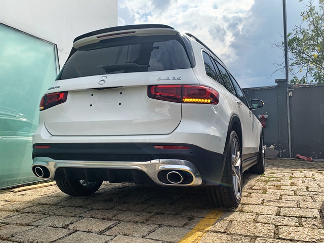 Mercedes-AMG GLB 35 ồ ạt về đại lý: SUV 7 chỗ mạnh nhất Việt Nam cho dân chơi mê tốc độ, giá đắt hơn GLC 300 - Ảnh 6. Mercedes-AMG GLB 35 ồ ạt về đại lý: SUV 7 chỗ mạnh nhất Việt Nam cho dân chơi mê tốc độ, giá đắt hơn GLC 300 - Ảnh 6.
