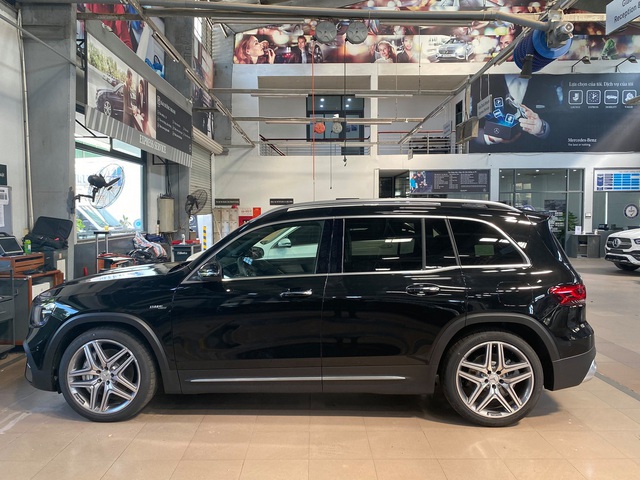 Mercedes-AMG GLB 35 ồ ạt về đại lý: SUV 7 chỗ mạnh nhất Việt Nam cho dân chơi mê tốc độ, giá đắt hơn GLC 300 - Ảnh 1. Mercedes-AMG GLB 35 ồ ạt về đại lý: SUV 7 chỗ mạnh nhất Việt Nam cho dân chơi mê tốc độ, giá đắt hơn GLC 300 - Ảnh 1.