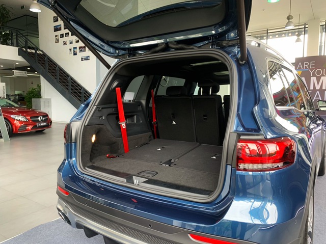 Mercedes-AMG GLB 35 ồ ạt về đại lý: SUV 7 chỗ mạnh nhất Việt Nam cho dân chơi mê tốc độ, giá đắt hơn GLC 300 - Ảnh 11. Mercedes-AMG GLB 35 ồ ạt về đại lý: SUV 7 chỗ mạnh nhất Việt Nam cho dân chơi mê tốc độ, giá đắt hơn GLC 300 - Ảnh 11.