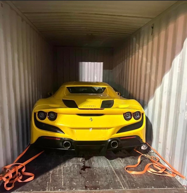 Thêm Ferrari F8 Spider về Việt Nam với màu sơn dễ gây lú với chiếc đầu tiên - Ảnh 1.