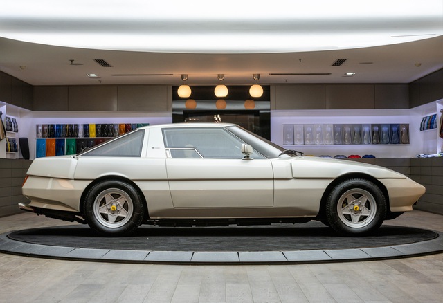 Siêu xe Ferrari mang ngoại hình Mazda chuẩn bị được bán đấu giá - Ảnh 2.