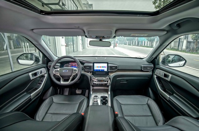 Ford Explorer 2022 ồ ạt về đại lý: Giao xe trong tháng 2, nhiều đại lý hét giá bia kèm lạc 300 triệu đồng - Ảnh 7. Ford Explorer 2022 ồ ạt về đại lý: Giao xe trong tháng 2, nhiều đại lý hét giá bia kèm lạc 300 triệu đồng - Ảnh 7.
