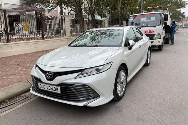 Chủ xe Toyota Camry bốc trúng biển tứ quý 5, CĐM xuýt xoa: ‘Thêm số 5 nữa là lên đời Mercedes-Benz S-Class rồi’ - Ảnh 5. Chủ xe Toyota Camry bốc trúng biển tứ quý 5, CĐM xuýt xoa: ‘Thêm số 5 nữa là lên đời Mercedes-Benz S-Class rồi’ - Ảnh 5.