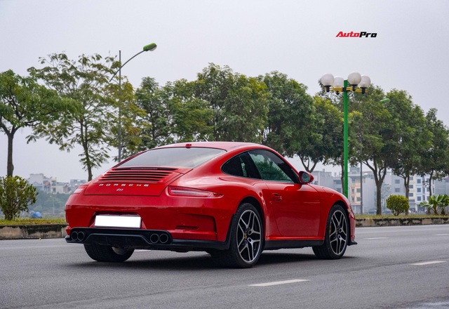 11 năm vẫn đẹp long lanh, Porsche 911 được rao bán với giá 3,8 tỷ đồng - Ảnh 6. 11 năm vẫn đẹp long lanh, Porsche 911 được rao bán với giá 3,8 tỷ đồng - Ảnh 6.