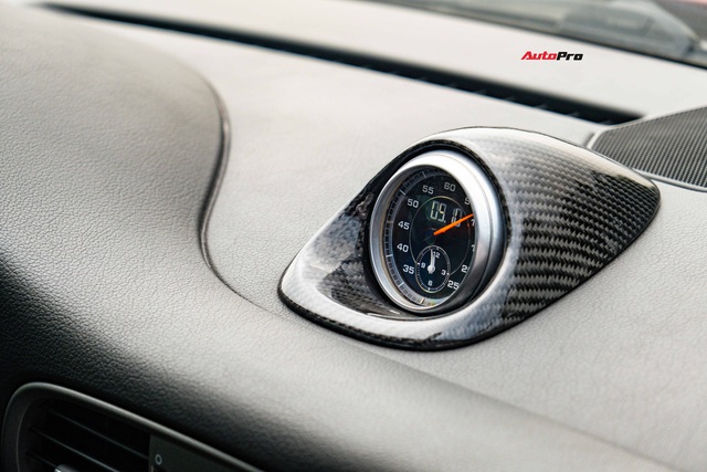 11 năm vẫn đẹp long lanh, Porsche 911 được rao bán với giá 3,8 tỷ đồng - Ảnh 5. 11 năm vẫn đẹp long lanh, Porsche 911 được rao bán với giá 3,8 tỷ đồng - Ảnh 5.