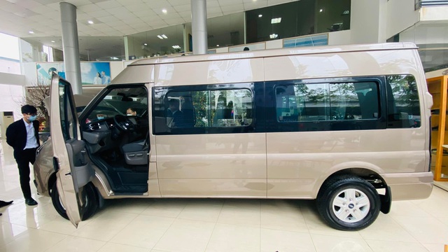 Ford Transit 2022 bắt đầu về đại lý: Không quá nổi bật nhưng vẫn đủ sức cạnh tranh Hyundai Solati, Toyota Hiace - Ảnh 2.