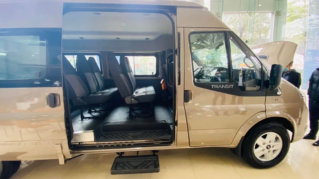 Ford Transit 2022 bắt đầu về đại lý: Không quá nổi bật nhưng vẫn đủ sức cạnh tranh Hyundai Solati, Toyota Hiace - Ảnh 4.