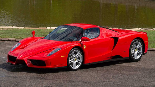 Ferrari Enzo giá hơn 3,5 triệu USD hóa sắt vụn vì đưa một đại gia lái thử - Ảnh 1.