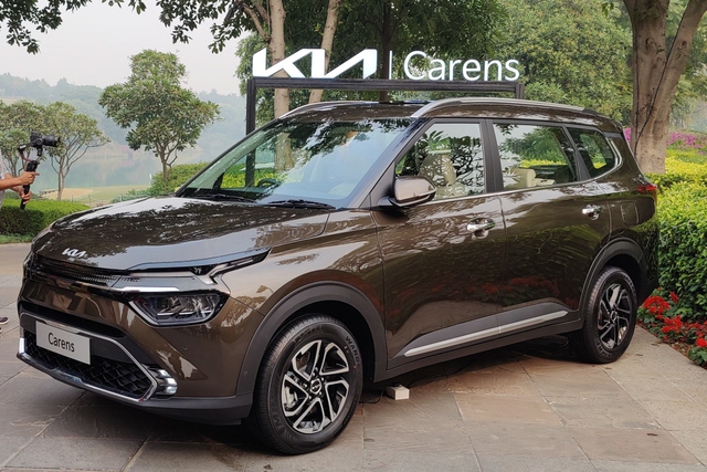 Chi tiết Kia Carens 2022 ngoài đời thực: Bán từ 14/1, hàng ghế hai thương gia, làm khó cho Xpander và XL7 nếu về Việt Nam - Ảnh 1. Chi tiết Kia Carens 2022 ngoài đời thực: Bán từ 14/1, hàng ghế hai thương gia, làm khó cho Xpander và XL7 nếu về Việt Nam - Ảnh 1.