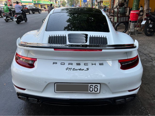 Rộ tin ông trùm cà phê Đặng Lê Nguyên Vũ chia tay 1 trong 3 chiếc Porsche 911 Turbo S hàng hiếm của mình sau khi bán chiếc BMW Z3 hàng độc - Ảnh 3.