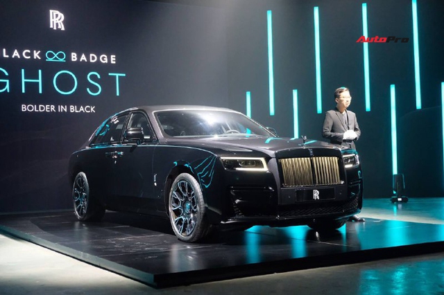 Rolls-Royce Ghost Black Badge 2022 chính hãng ra mắt Việt Nam - Sedan siêu sang hàng độc cho đại gia chơi Tết - Ảnh 1.