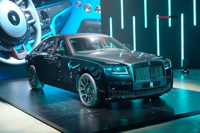 Rolls-Royce Ghost Black Badge 2022 chính hãng ra mắt Việt Nam: Sedan siêu sang hàng độc cho đại gia chơi Tết - Ảnh 1.