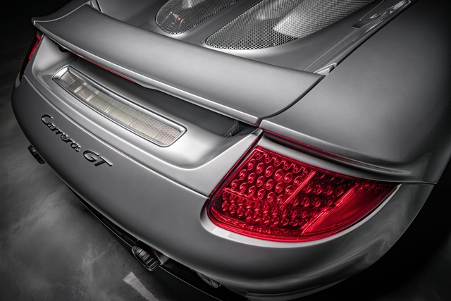 Porsche Carrera GT bán đấu giá 2 triệu USD và đây cách các đại gia làm giàu từ siêu xe - Ảnh 4.