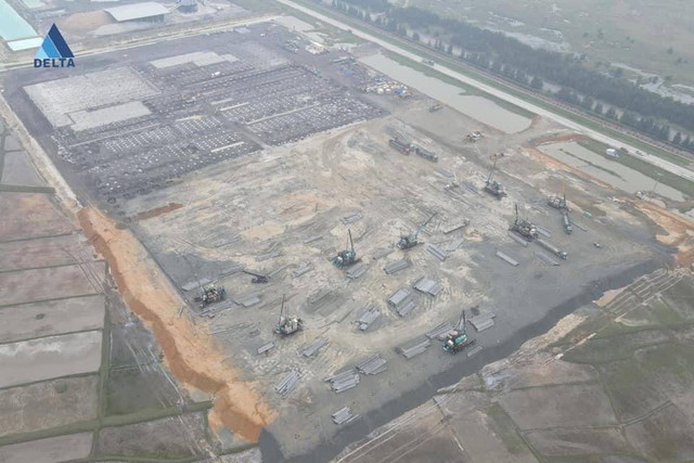 Cận cảnh nhà máy VinFast Vũng Áng - Hà Tĩnh: Đại công trường 2.000ha đã bắt đầu khởi công - Ảnh 2.