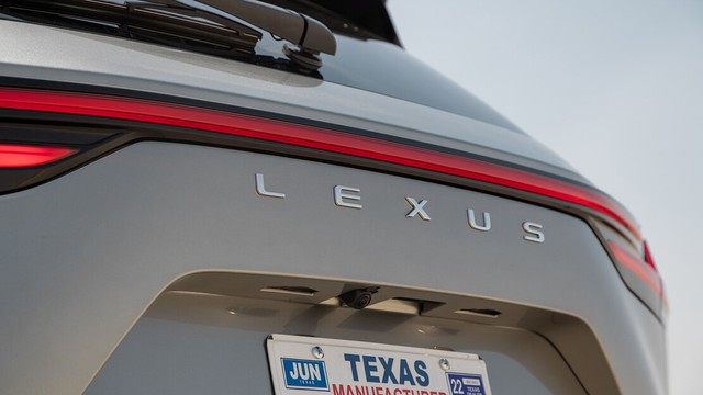 Từ 2022, Lexus sẽ có những thay đổi triệu đô, không còn là xe cho người cao tuổi - Ảnh 1.
