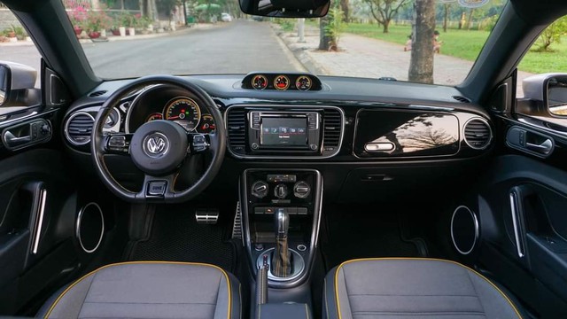 Hàng hiếm Volkswagen Beetle Dune được rao bán sau 5 năm tuổi với giá 1,4 tỷ đồng - Ảnh 5.