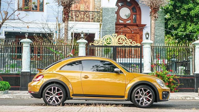 Hàng hiếm Volkswagen Beetle Dune được rao bán sau 5 năm tuổi với giá 1,4 tỷ đồng - Ảnh 1.