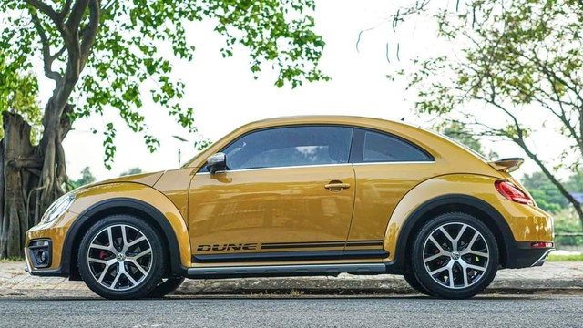 Hàng hiếm Volkswagen Beetle Dune được rao bán sau 5 năm tuổi với giá 1,4 tỷ đồng - Ảnh 8.