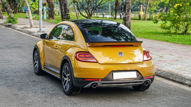Hàng hiếm Volkswagen Beetle Dune được rao bán sau 5 năm tuổi với giá 1,4 tỷ đồng - Ảnh 3.