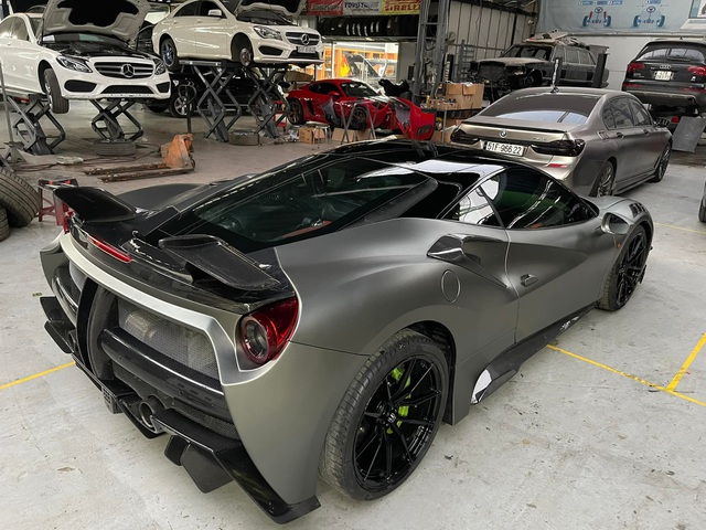 Ferrari 488 GTB độ Misha Design thứ hai tại Việt Nam bọc lại nội thất với màu ‘không giống ai’ - Ảnh 4.