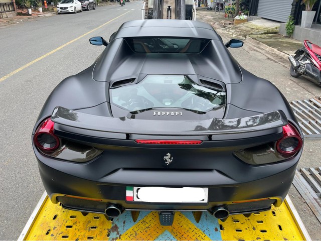 Chưa đủ thoả mãn với Lamborghini Aventador SVJ, ông chủ chuỗi nhà thuốc lớn nhất Việt Nam sắm thêm Ferrari 488 Spider chơi Tết - Ảnh 5.