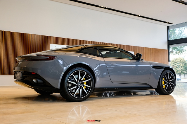Chi tiết Aston Martin DB11 China Grey giá 17,4 tỷ đồng vừa về Việt Nam: Riêng màu sơn đã có giá hơn 1 tỷ đồng - Ảnh 2.