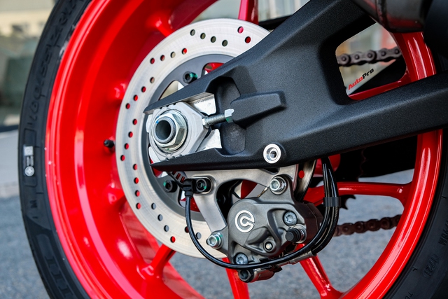 Ducati Monster 2022 đầu tiên về Việt Nam, giá từ 439 triệu đồng - Ảnh 10.
