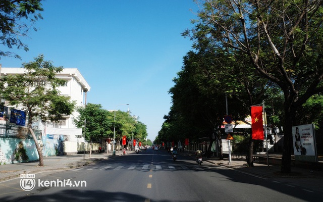 Ảnh: Hà Nội và Sài Gòn trầm lắng, bình yên khác lạ sáng mùng 1 Tết Nhâm Dần 2022 - Ảnh 25.