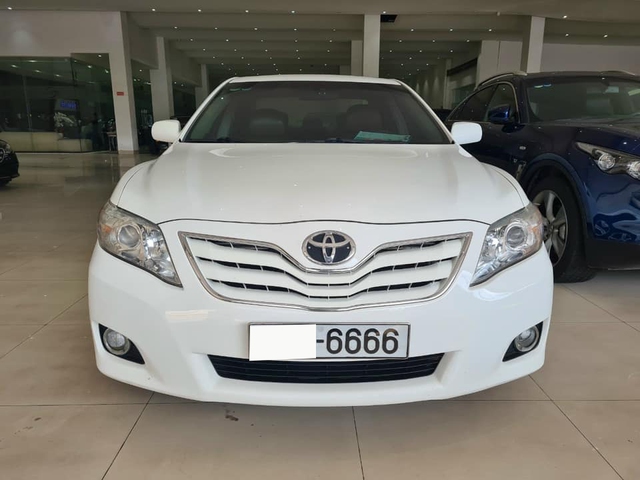 Toyota Camry 13 năm tuổi vẫn có giá bán gần 1 tỷ đồng nhờ tấm biển tứ quý 6666 - Ảnh 2.