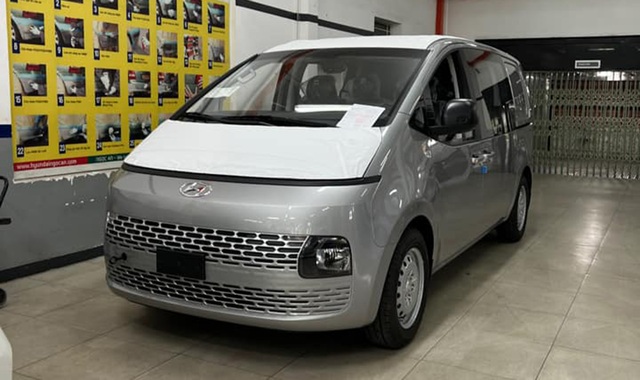 The mysterious MPV Hyundai Staria 2022 reappears in Vietnam, the shipping unit answers what many people wonder - Photo 2.