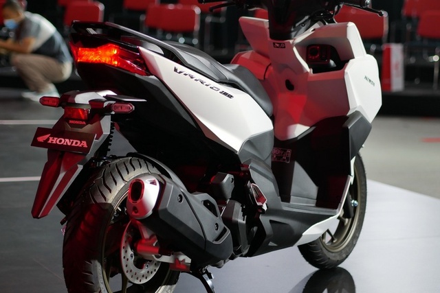 Ảnh thực tế Honda Vario 2022 vừa ra mắt: Làm khó Yamaha NVX, nhiều nâng cấp, sớm được đại lý tư nhân đưa về Việt Nam - Ảnh 12.