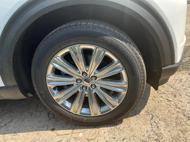 Ford Explorer 2022 ồ ạt về đại lý: Giao xe trong tháng 2, nhiều đại lý hét giá bia kèm lạc 300 triệu đồng - Ảnh 4. Ford Explorer 2022 ồ ạt về đại lý: Giao xe trong tháng 2, nhiều đại lý hét giá bia kèm lạc 300 triệu đồng - Ảnh 4.