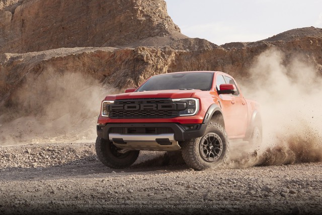 The owner of the Ford F-150 Raptor broke his vertebrae in advertising imitation - A message to all who like to play with pickup trucks - Photo 2.