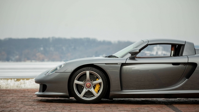 Cận cảnh Porsche Carrera GT chạy 18 năm được bán đấu giá - Ảnh 3.