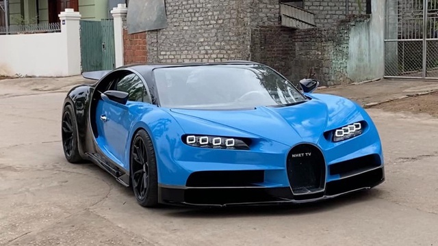 A group of young people in Quang Ninh crossed hundreds of kilometers and brought a homemade Bugatti Chiron to Hanoi to make up the interior: carbon steering wheel, new sound system, genuine leather cabin - Photo 7.