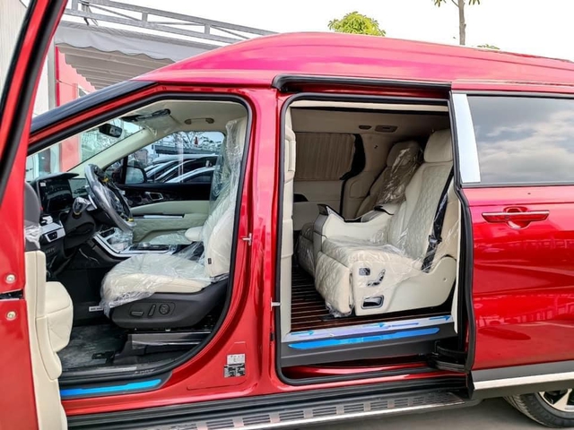 Đại lý nhận cọc Kia Carnival Royal: Hai tông màu như Maybach, ghế sau đúng chất ông chủ, đặt trước 300 triệu đồng hãng mới sản xuất - Ảnh 3.