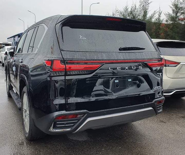 Lexus LX 600 2022 đầu tiên về Việt Nam: Giá 11,5 tỷ đồng, phiên bản 4 chỗ, bom tấn phân khúc SUV full-size cho giới nhà giàu - Ảnh 3.
