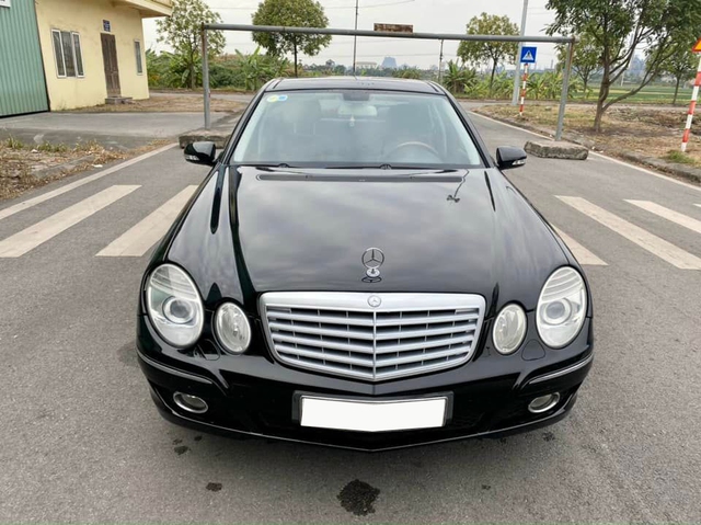 Từng là xe đắt nhất Việt Nam, Mercedes-Benz E 280 được rao bán giá hơn 200 triệu sau gần 2 thập kỷ - Ảnh 2.
