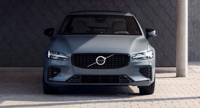The Volvo S60 and V60 are quietly upgraded with engines to match when gas prices go up - Photo 1.