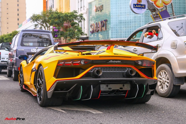 Just finished a Da Nang tour with Koenigsegg Regera, Vietnam's first Lamborghini Aventador SVJ Roadster suddenly appeared in Can Tho - Photo 5.