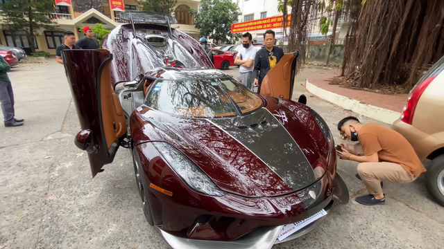 Hai Duong's giant 200 billion supercar ran into trouble halfway, had to ask for help: What is this?  - Photo 2.