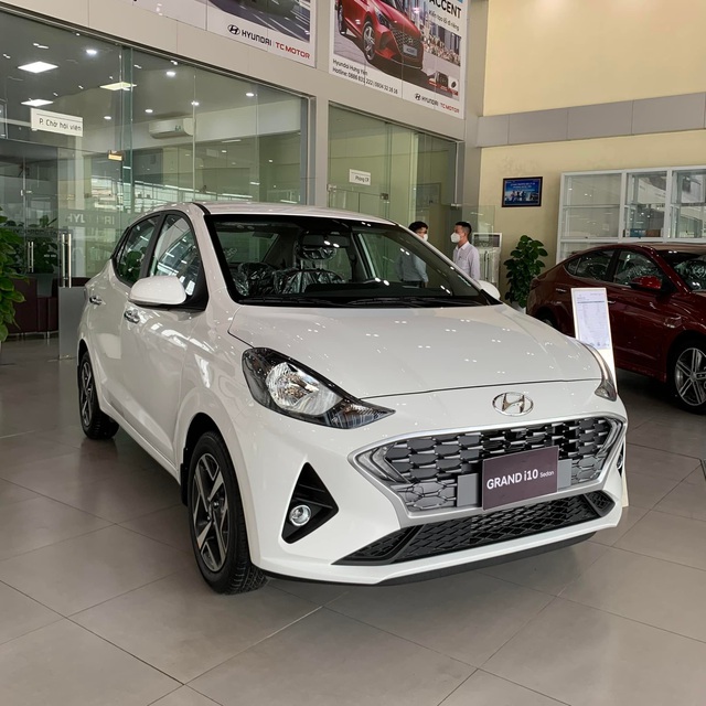 Hyundai Grand i10 has the highest discount of 50 million VND at dealers: Starting price of 330 million VND, a bargain for customers considering an A-class car - Photo 1.
