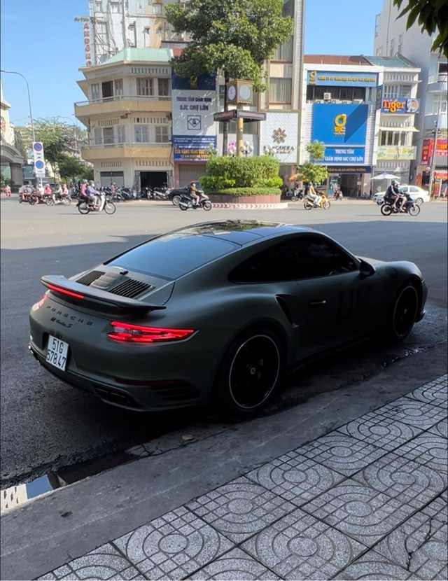 New habits of coffee magnate Dang Le Nguyen Vu: Every day driving one to famous supercar showrooms in Ho Chi Minh City.  Ho Chi Minh City - Photo 1.