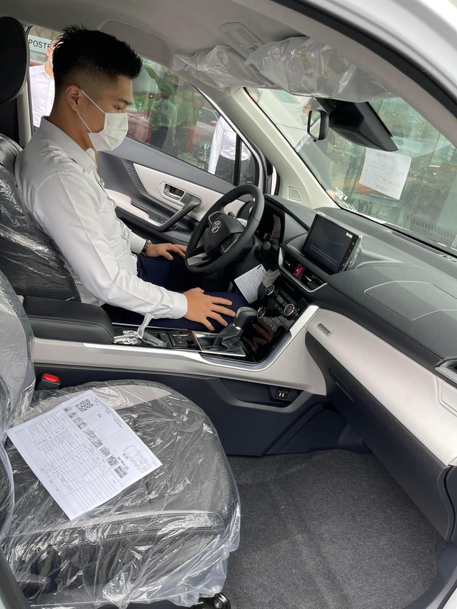 Toyota Veloz reveals at dealerships ahead of launch date: Details that didn't show up caused a lot of controversy - Photo 6.