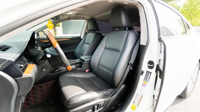 Sau hơn 72.000km, Lexus ES phiên bản tiết kiệm nhiên liệu có giá rẻ hơn cả Toyota Camry thế hệ mới - Ảnh 4.