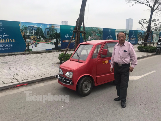 Người đàn ông hơn 70 tuổi tự chế ô tô điện tại Hà Nội - Ảnh 2.